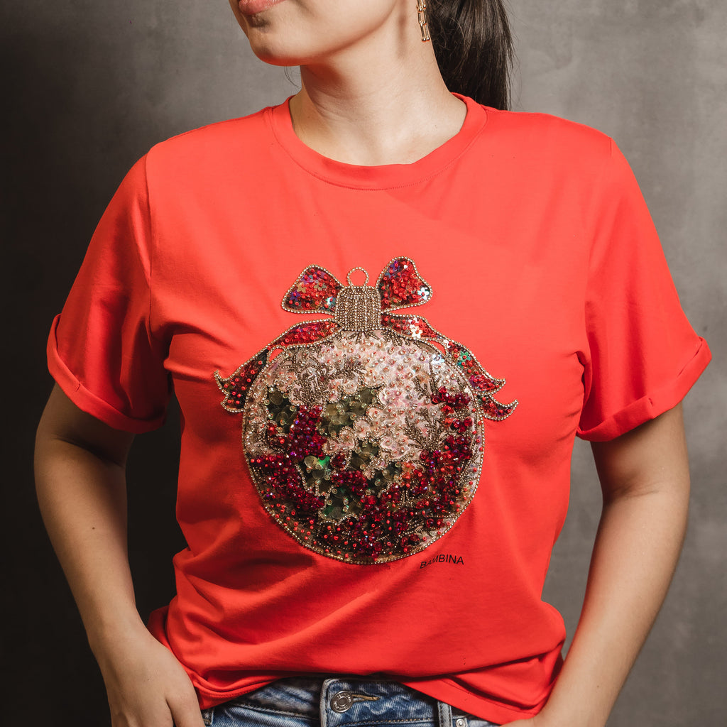 Camiseta Navideña Golden Bow – Esfera con Pedrería