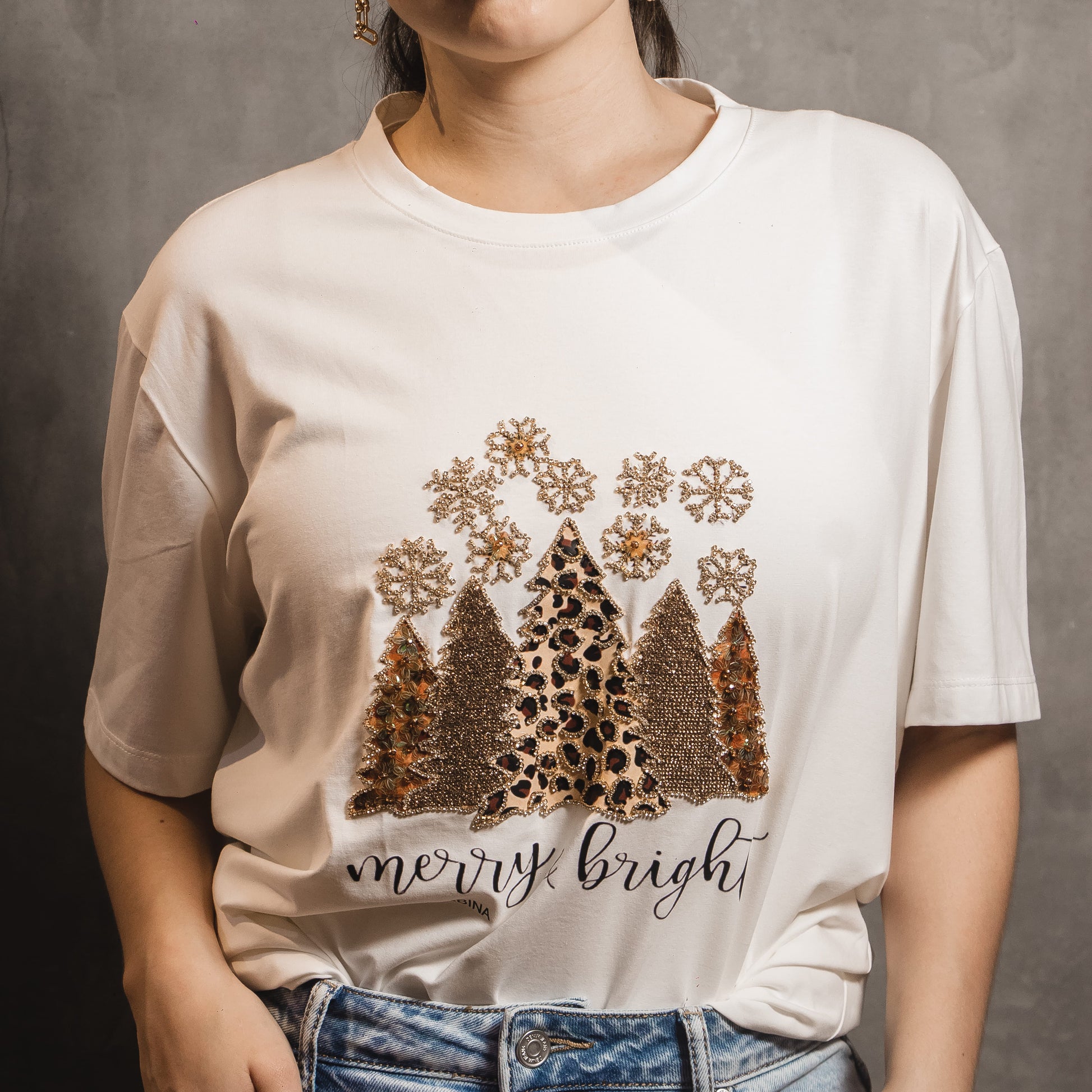 Camiseta Navideña Merry Bright Trees – Árboles Dorados con Pedrería