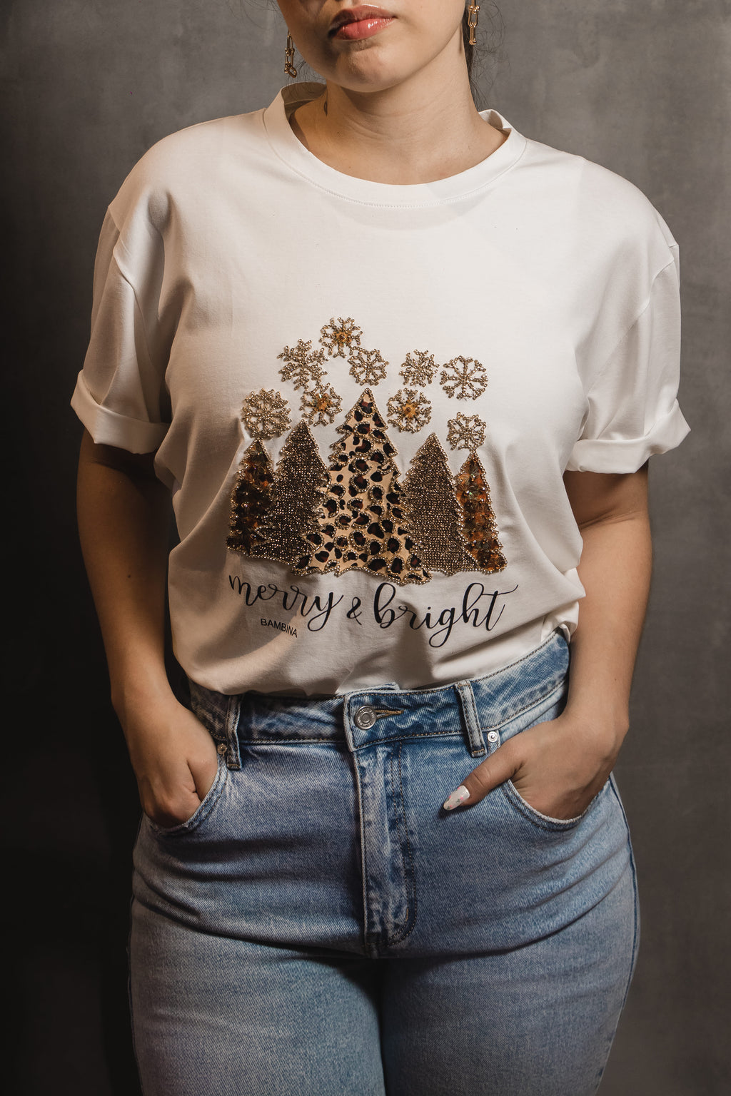 Camiseta Navideña Merry Bright Trees – Árboles Dorados con Pedrería