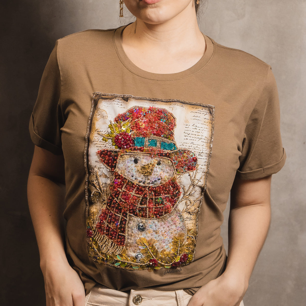Camiseta Navideña Snow Glow – Muñeco de Nieve con Pedrería Artesanal