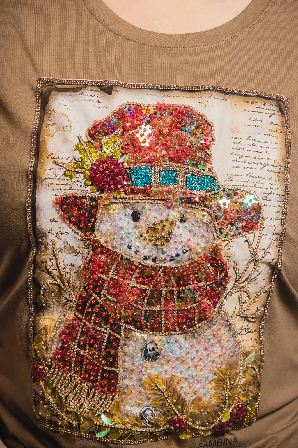 Camiseta Navideña Snow Glow – Muñeco de Nieve con Pedrería Artesanal