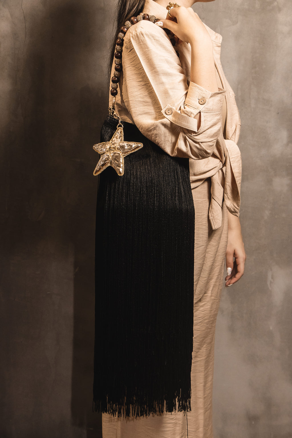 Bolso Artesanal Black Star Fringe – Flecos Largos & Estrella Brillante