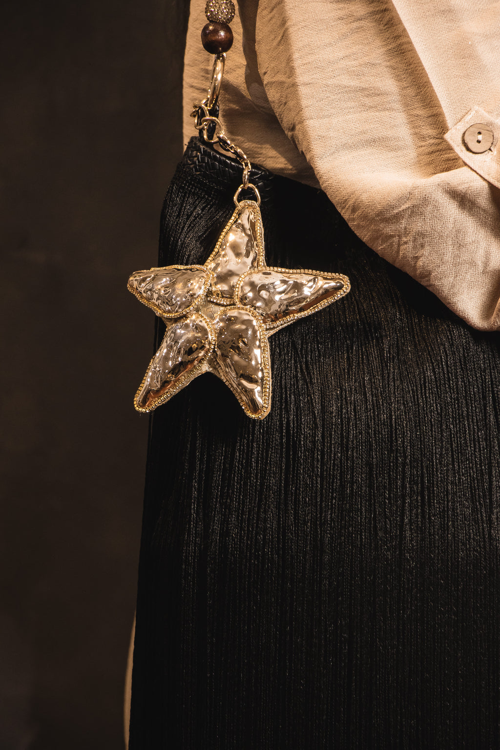 Bolso Artesanal Black Star Fringe – Flecos Largos & Estrella Brillante