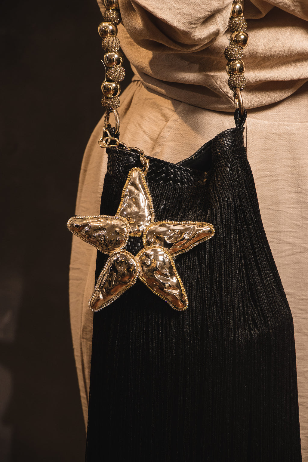 Bolso Artesanal Black Star Fringe – Flecos Largos & Estrella Brillante