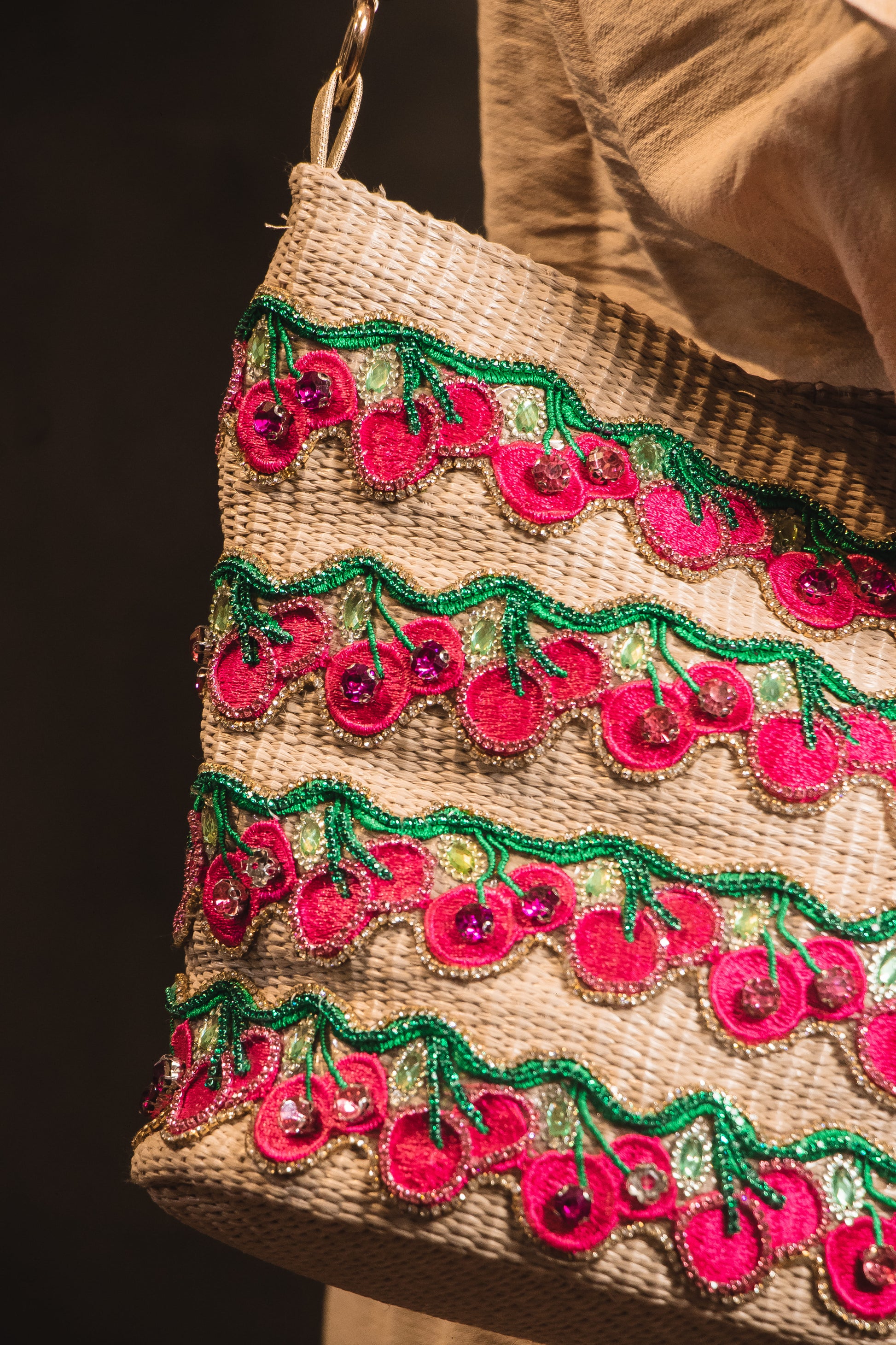 Bolso Artesanal Cherry Festival – Tejido con Bordado