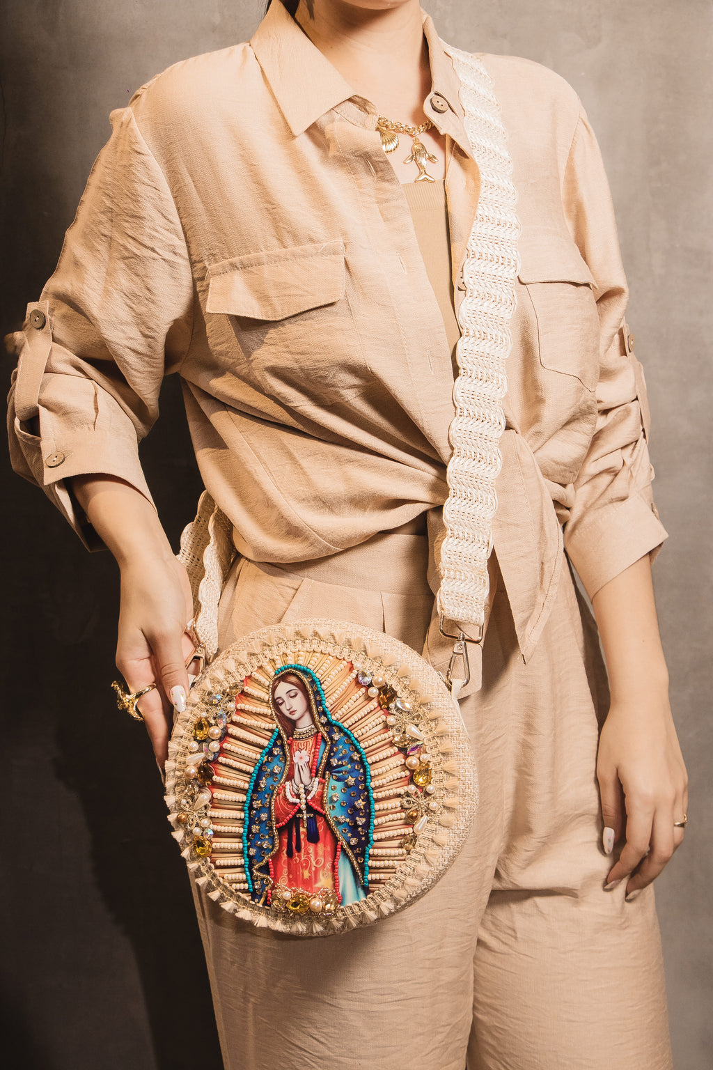 Bolso Artesanal Virgen de Guadalupe – Bordado a Mano con Pedrería