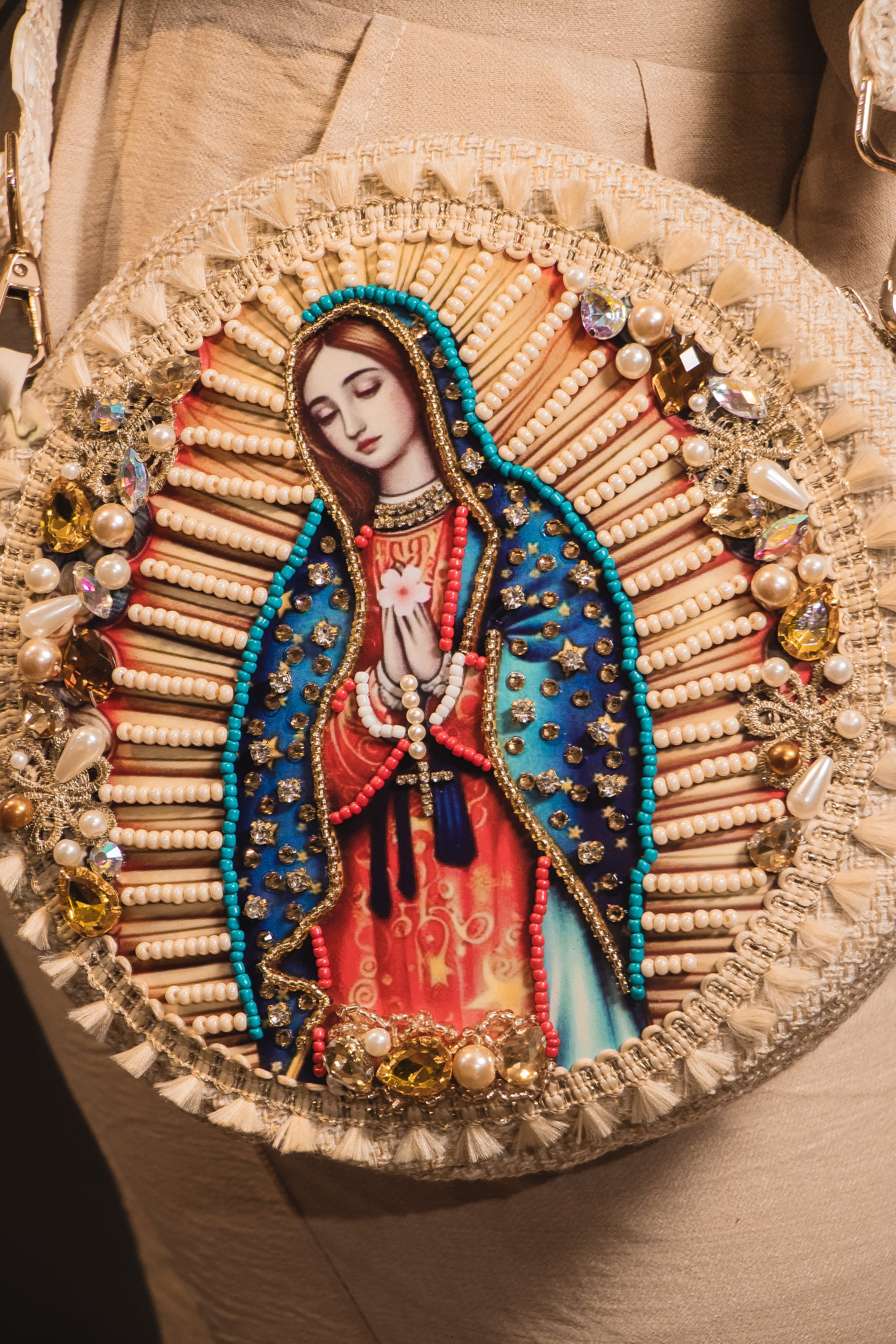 Bolso Artesanal Virgen de Guadalupe – Bordado a Mano con Pedrería