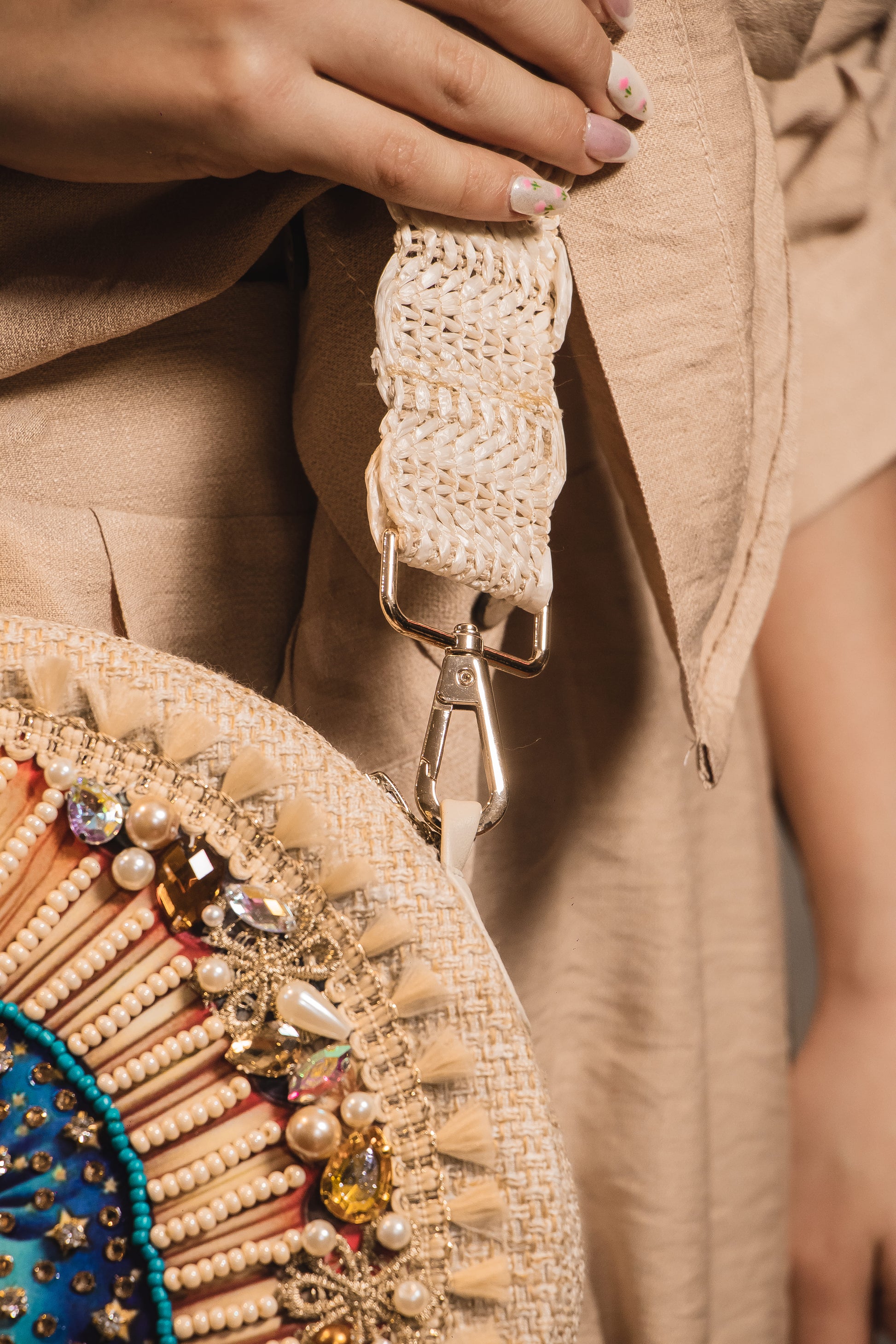 Bolso Artesanal Virgen de Guadalupe – Bordado a Mano con Pedrería