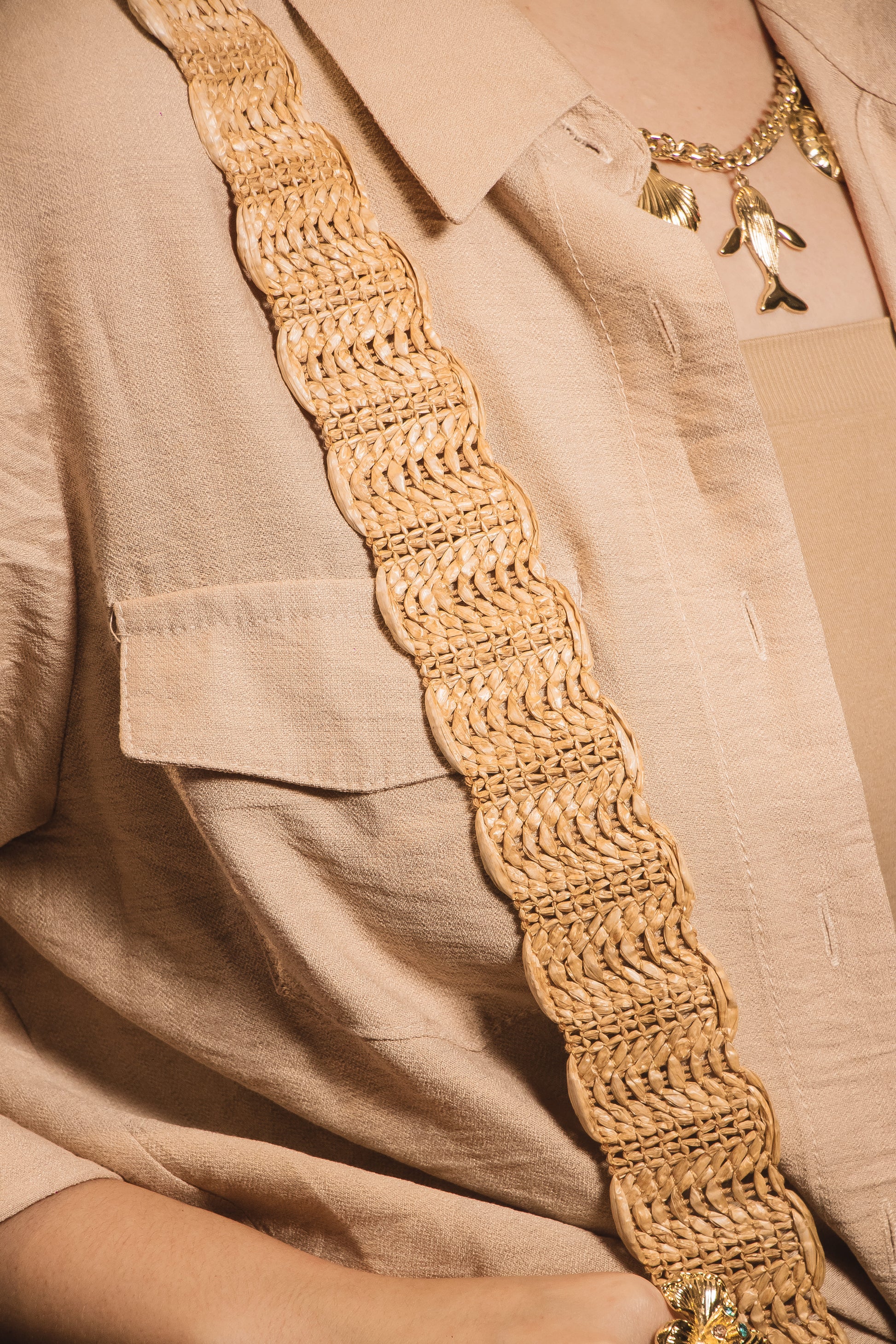 Bolso Artesanal Golden Rainbow – Tejido con Piedras de Colores