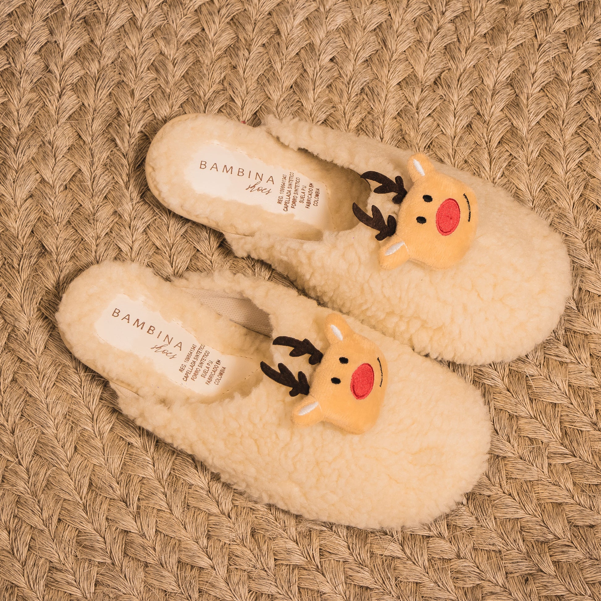 Pantuflas Navideñas Cozy Reindeer Cream – Ultra Suaves